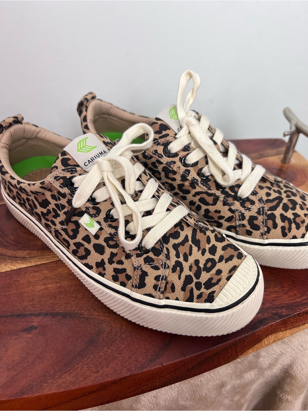 Cariuma OCA Low Stripe Leopard Print Canvas Sneakers Women’s US 9 Men’s 7.5 EU40
